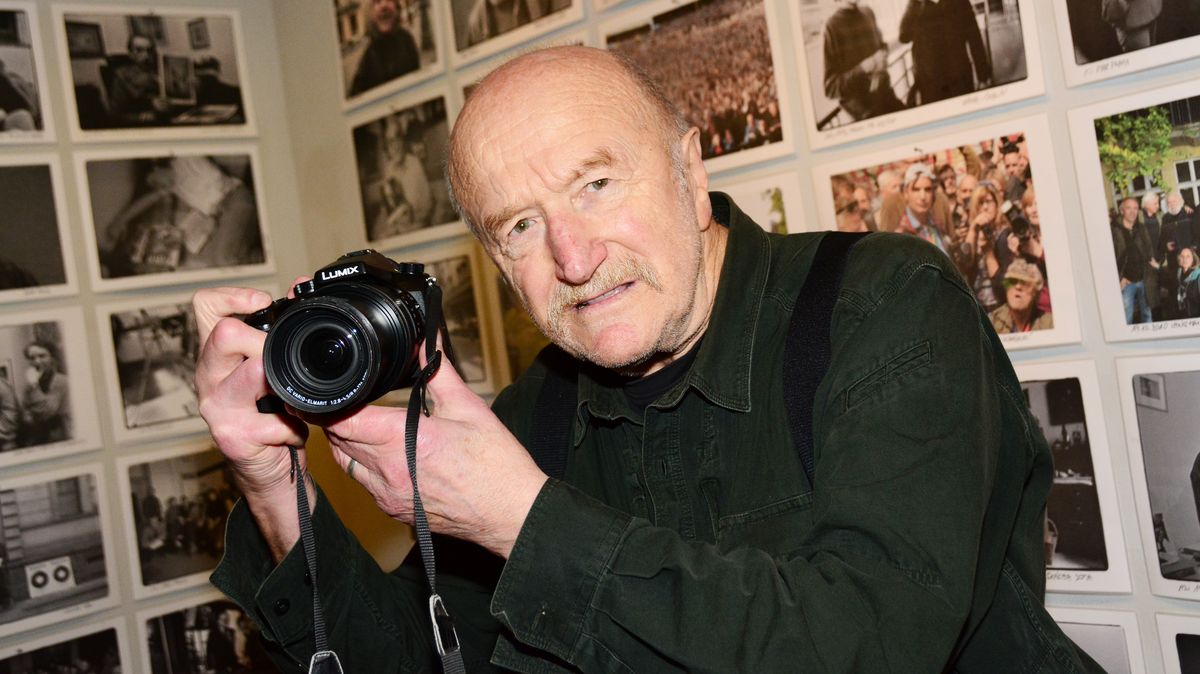 Bohdan Holomíček vystavuje fotky lidí, které potkal